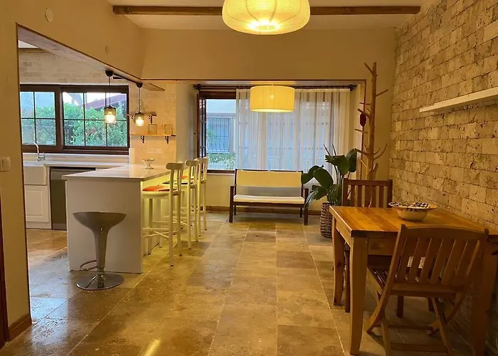 Pinar Villa - Near The Airport And City